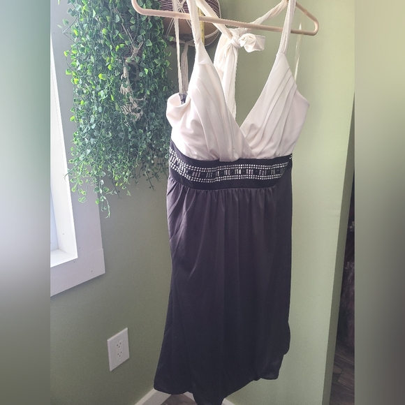 🏷3/$15🏷 Trixxi Mini Halter Cocktail Dress - XL - Picture 2 of 5